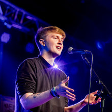 Lade das Bild in den Galerie-Viewer, Ticket für &quot;Valentins-Dinner mit Poetry &amp; Rosen&quot; am 14.02.2024
